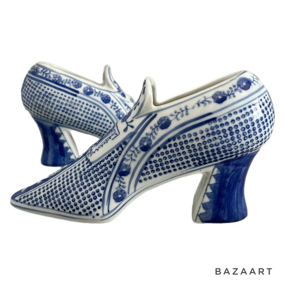 Blue & White Ceramic Dutch Delftware Shoe Figurines With Floral Pattern - Picture 11 of 12